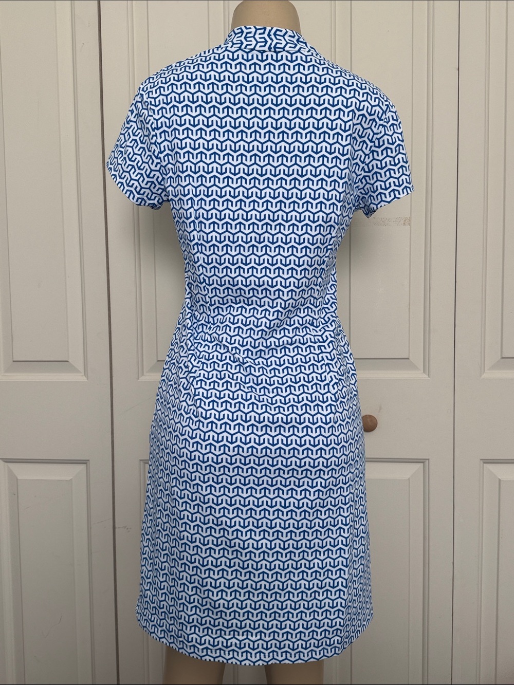 J. McLaughlin Blue & White Geometric V-Neck Dress worn once for trying - Picture 3 of 9